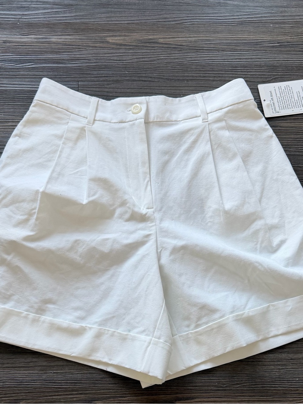 Lululemon Lulu Linen HR Short 6" White
Brand new with tags
#lululemon #linen